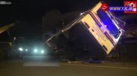 خودرویی که باعث چپ کردن اتوبوس شد