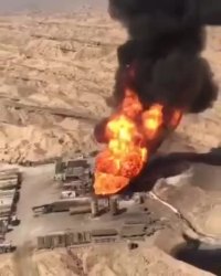 نمای هوایی از سومین روز فوران آتش در چاه ۱۴۷ رگ سفید