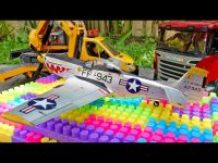 ماشین بازی در دنیای اسباب بازی ها : ساخت هواپیما با کمک بیل مکانیکی