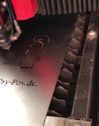 برش لیزر بر روی درب جعبه های آتش نشانی شرکت پارس فرابخش انرژی