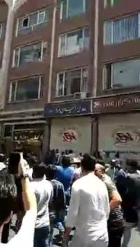 حرکت اعتراضی بازاریان تهران با شعار اعتصاب