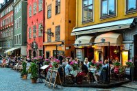 یک روز زندگی در استکهلم سوئد را تماشا کنید