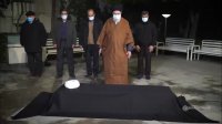اقامه نماز رهبر انقلاب بر پیکر آیت الله مصباح یزدی