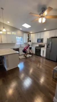 کلیپ خنده دار کوتاه : وقتی مامانت از سفر بر می گرده !