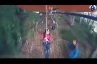 سر خوردن بر روی طناب و پرش از ارتفاع 610 متری