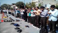 برگزاری نماز جماعت مقابل سر در دانشگاه تهران