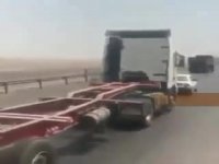 وقتی پراید به کمک تریلی می آید!