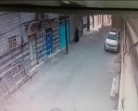 زورگیری از یک زن تنها توسط دو جوان موتورسوار خشن !