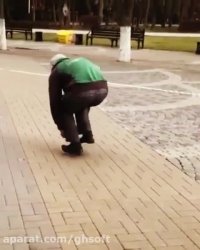 تعادل این پیرمرد رو ببینید!