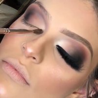 روش درست کشیدن خط چشم