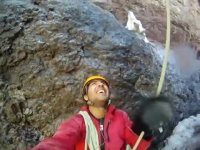 سقوط از آبشار یخی