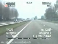 پورشه 911 تلاش می کند برای فرار از پلیس