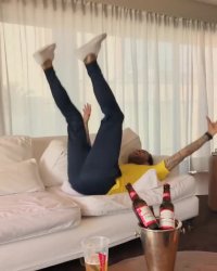 واکنش خنده دار دنی آلوز هنگام بازی برزیل و مکزیک