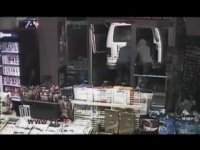 سارقانی که دستگاه خودپرداز را از جا کندند!