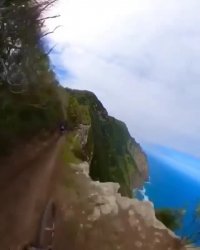 کلیپ باحال دوچرخه سواری بر لبه مرگ !