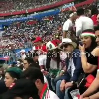 آقای صدا و همسرش در حال دیدن بازی ایران