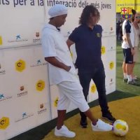 لایی زدن رونالدینیو به کارلوس پویول