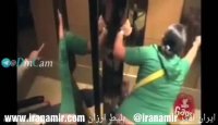 سرکار گذاشتن مردم، گیر کردن چیز طرف لای در آسانسور :))