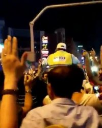 خوشحالی بامزه مامور راهنمایی رانندگی