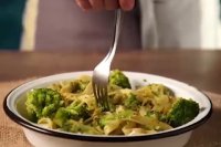 طرز تهیه پاستا با سس پستو و بروکلی