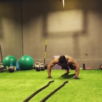 پیمان رجبی,مربی بدنسازی پرسپولیس در حال تمرینات خاص