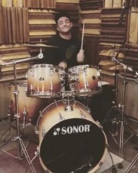 محمدرضا گلزار سر تمرین موسیقی