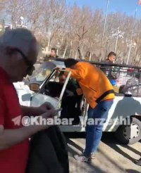 جمع آوری وسایل اغذیه فروشان در ورزشگاه آزادی