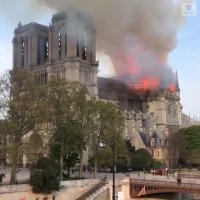 آتش‌سوزی در کلیسای نوتردام پاریس ؛ بخشی از کلیسا فرو ریخت