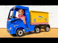 برنامه کودک دختر کوچولو و کامیون ارسال کالا