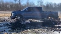 فورد F-350 با چرخ‌های تیغ دار زمین را شخم می‌زند