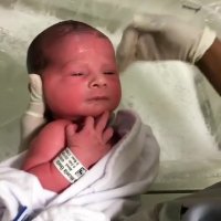 شست و شوی سر نوزاد