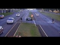 آتش گرفتن موتور سیکلت پس از تصادف مهلک با خودرو