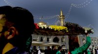 گل آرایی صحن و سرای رضوی به مناسبت میلاد حضرت رضا علیه السلام