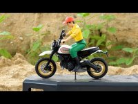 کمک ماشین پلیس به ماشین حمل حیوانات و دستگیری دزد حیوانات : ماشین بازی کودکانه بیبو بیبو