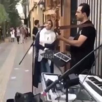 اجرای خیابانی آهنگ گوگوش در خیابان ونک