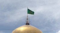 تعویض پرچم گنبد حرم رضوی 24رمضان