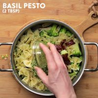 One-pot Chicken Broccoli Pasta | Twisted