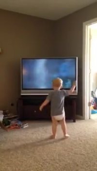 کودکی که  حرکات راکی بالبوا را تقلید می کند!