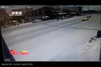 برخورد شدید کامیونت با تاکسی