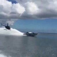 مسابقه هلیکوپتر با قایق