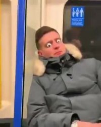 کلیپ خنده دار کوتاه : هیچ وقت تو مترو نخوابین !