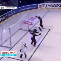 فوتبال روی یخ هم رسید