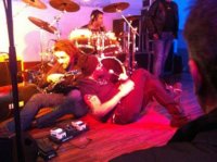 بیهوش شدن خواننده لس آنجلسی روی صحنه