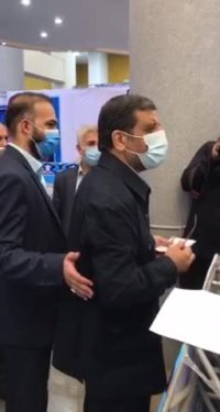 ضرغامی : با کفش کوهنوردی زیر میز مرفهین می‌زنم