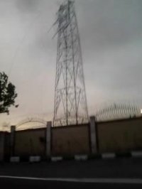شکسته شدن دکل برق براثر توفان امروز تهران