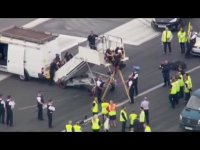 اعضای جنبش «جان سیاه پوستان مهم است» باعث وقفه در پروازهای فرودگاه لندن شدند