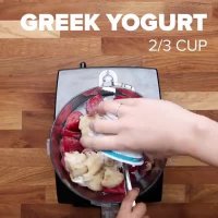 بستنی توت فرنگی با ماست