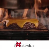 همبرگر خوشمزه در رستوران عطاویچ