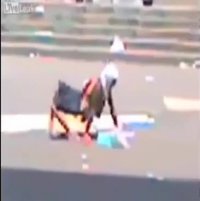 انسانی بسیار عجیب در خیابان