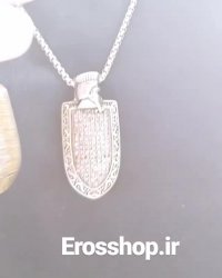 آویز گردنی به طرح هخامنشی با نگین های مشکی erosshop.ir
